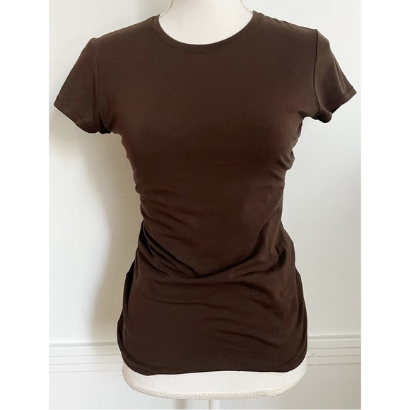 Gap • Brown Short Sleeve Tee Shirt - Picture 1 of 4